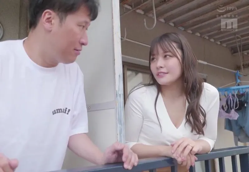 Anh trai số hưởng và cô gái nhà kế bên bị ông xã bỏ bê đang gửi tín hiệu cầu “chịch”